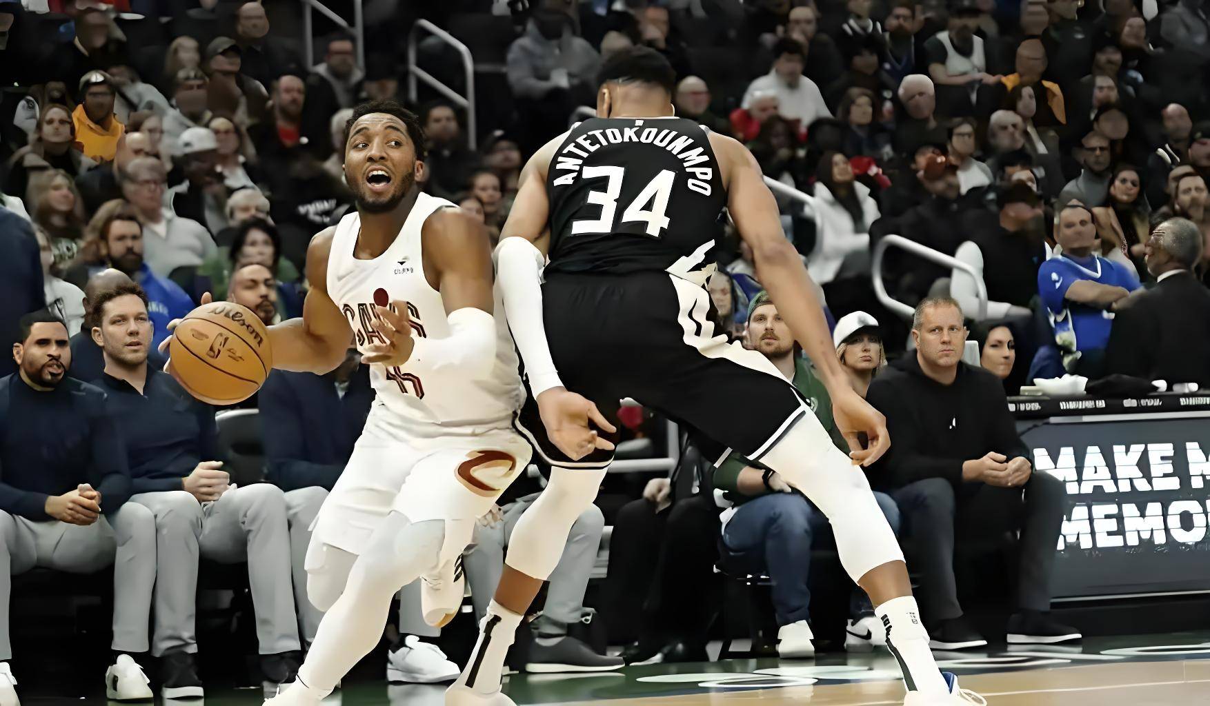 九游-字母哥连续十二场比赛得分超过重要助攻，C9不断突破！的简单介绍